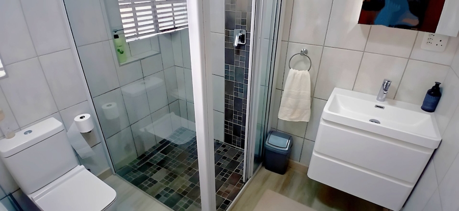 5 Bedroom Property for Sale in Langenhovenpark Free State